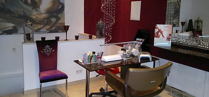 galerie-blick zum tisch für nageldesign