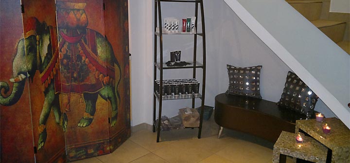 galerie-blick zum ambiente und zur sitzgelegenheit im kosmetikraum